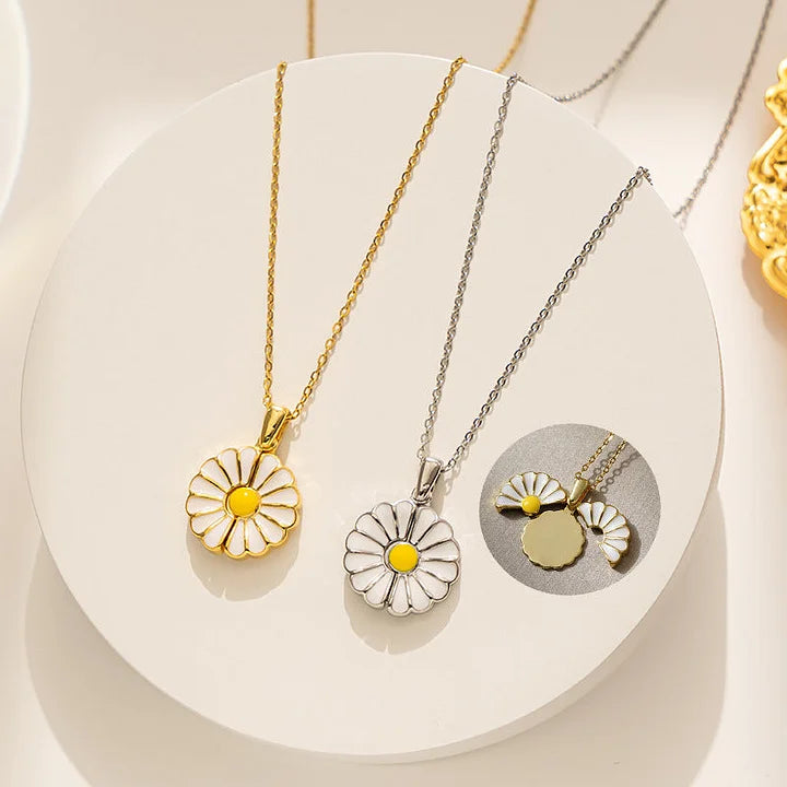 Silver Open Daisy Pendant Necklace