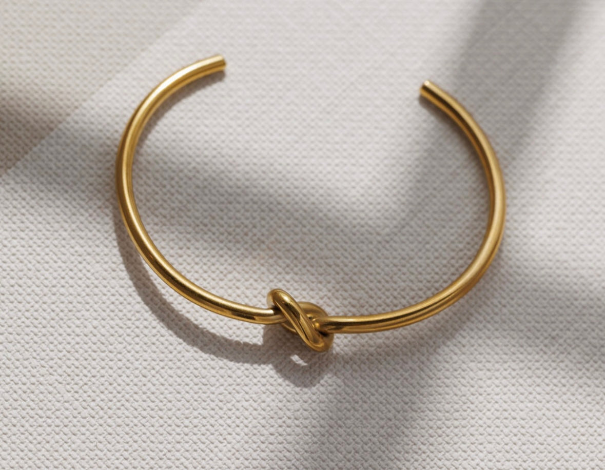 Knot Gold Bangle