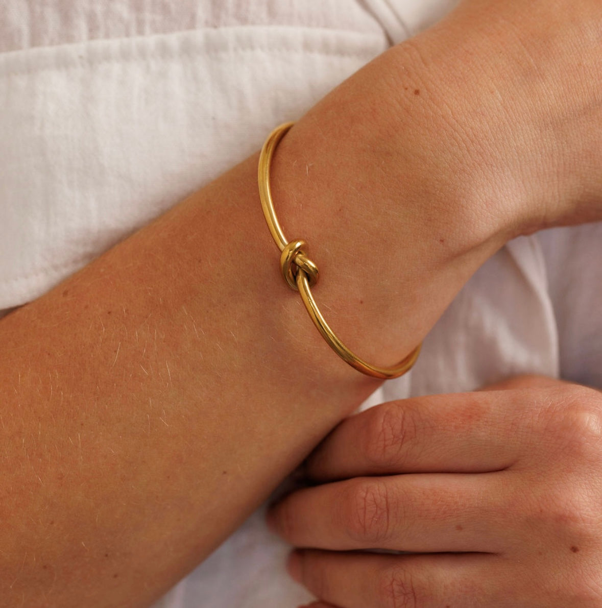 Knot Gold Bangle