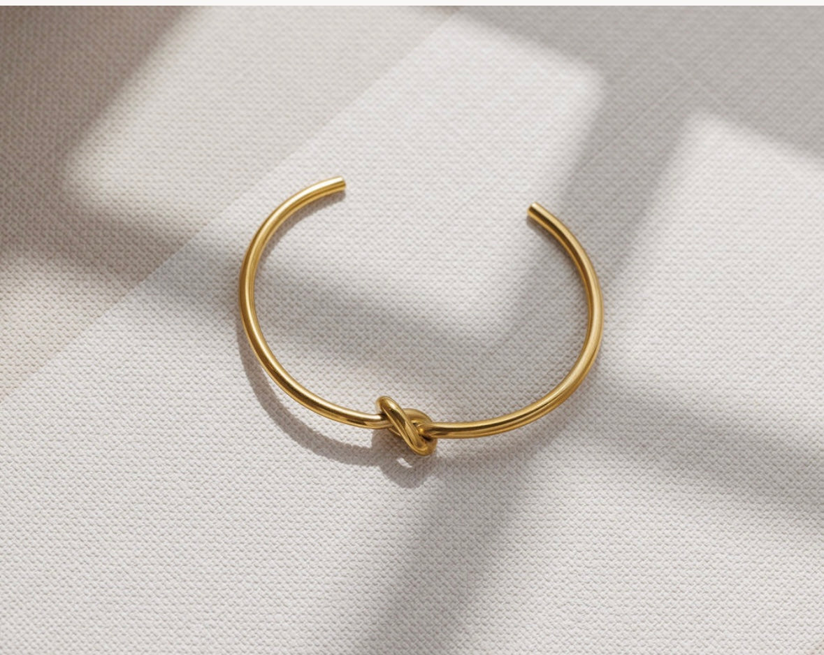 Knot Gold Bangle