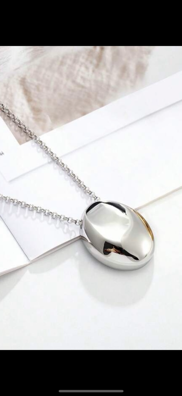The Silver Pebble Pendant Necklace