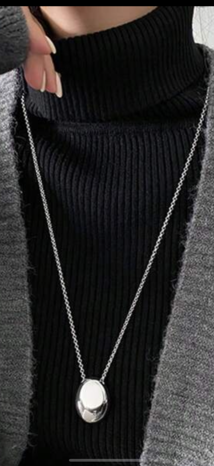 The Silver Pebble Pendant Necklace