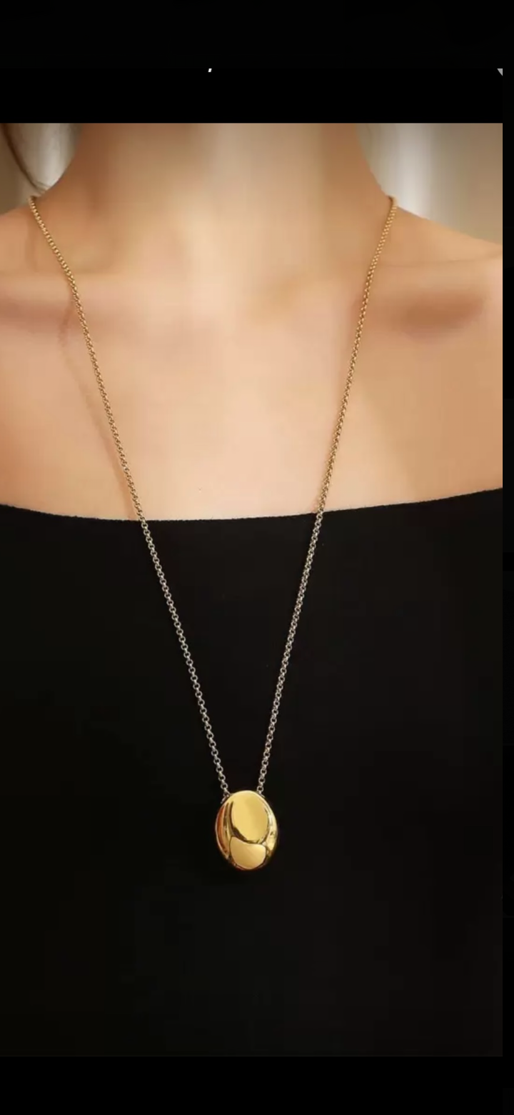 The Gold Pebble Pendant