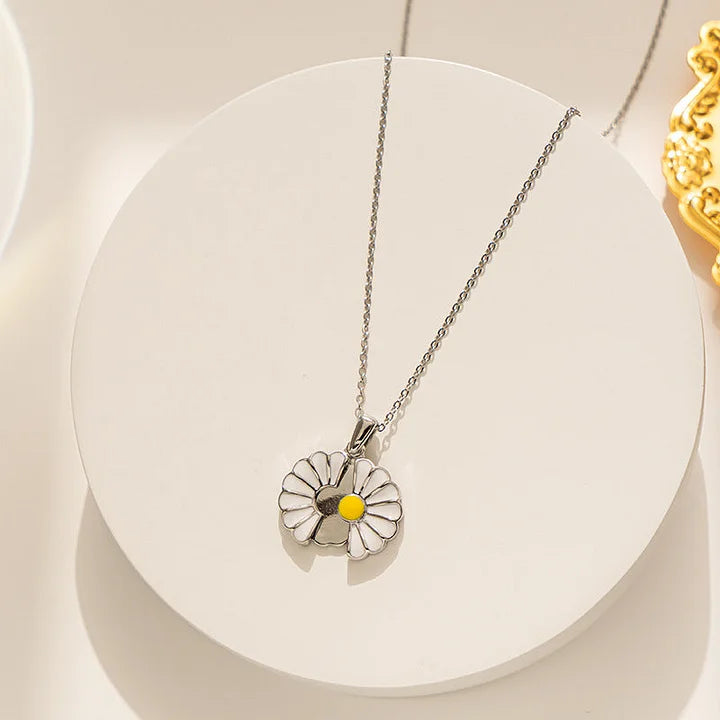 Silver Open Daisy Pendant Necklace