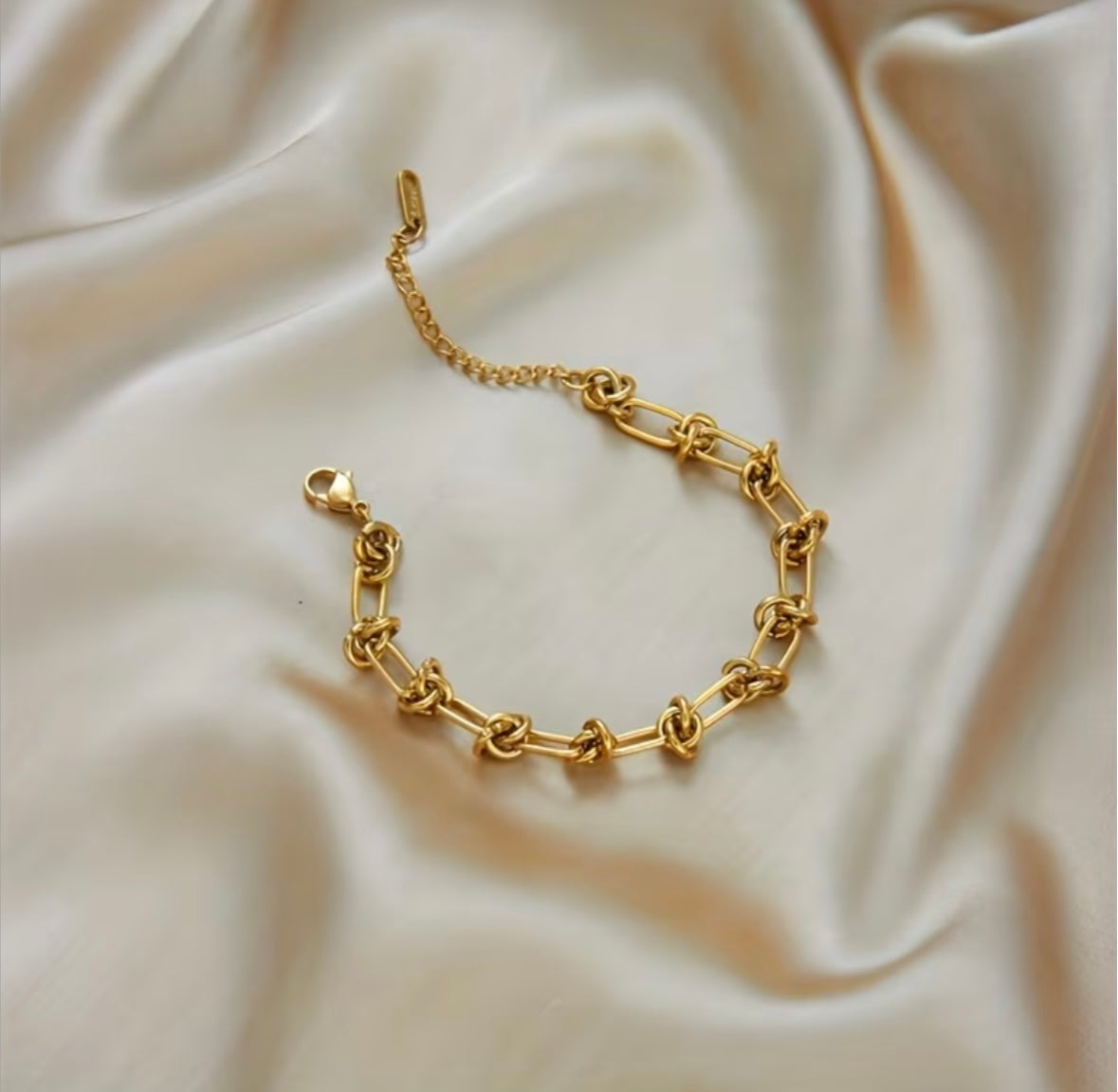 The Aurelia Knot Link Bracelet