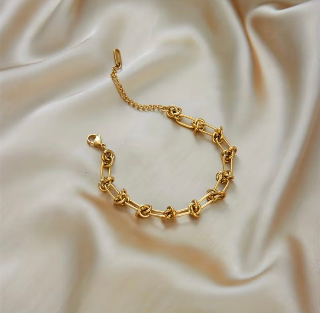 The Aurelia Knot Link Bracelet