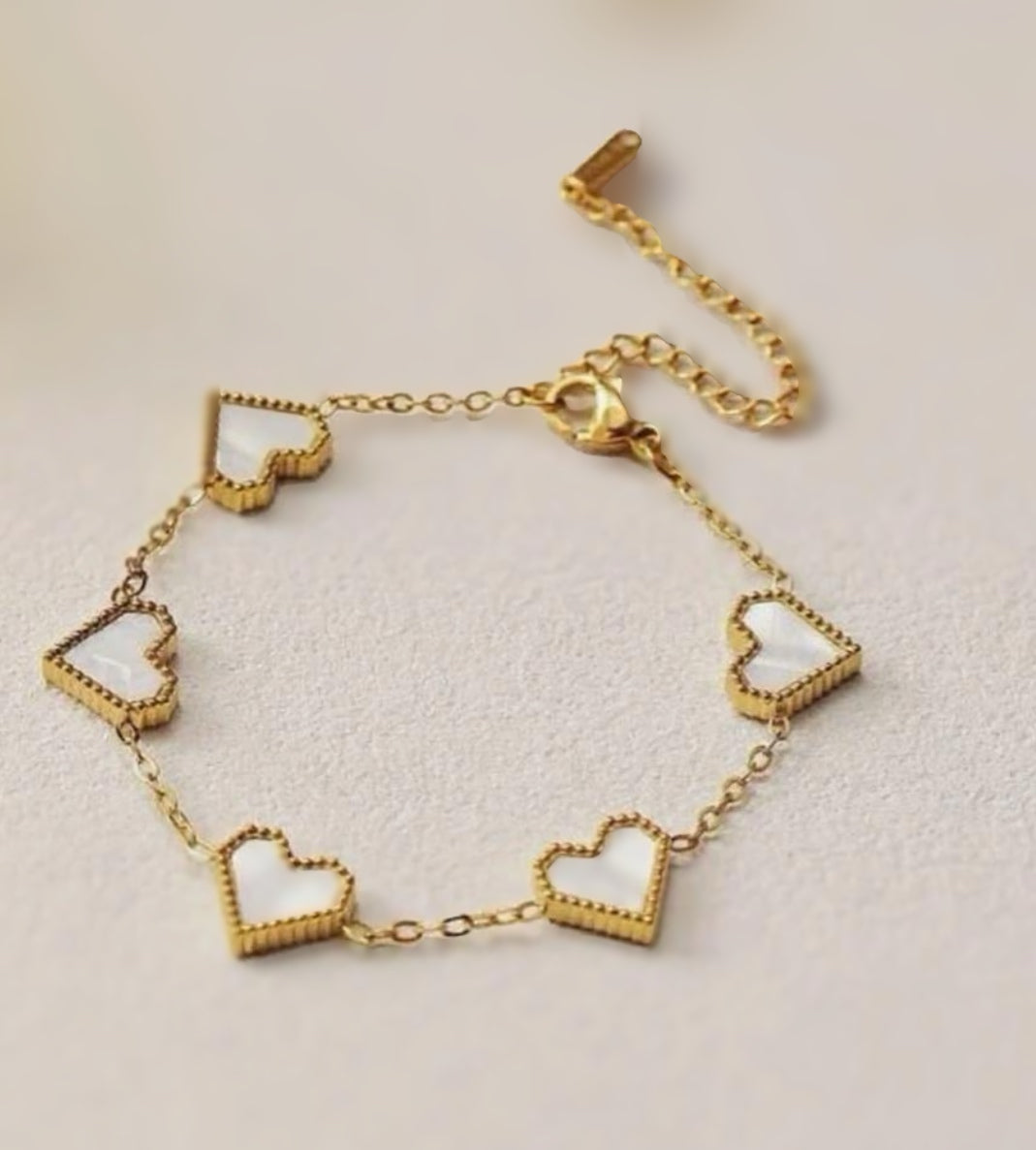 Elegant Heart Shell Bracelet